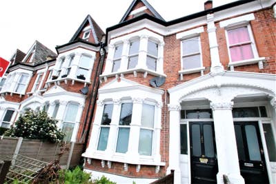 Spacious Refurbished Studio Flat in Norwood Main Photo