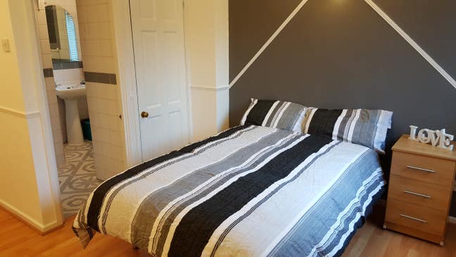 Brilliant Self-Contained Studio - Great Location! Main Photo