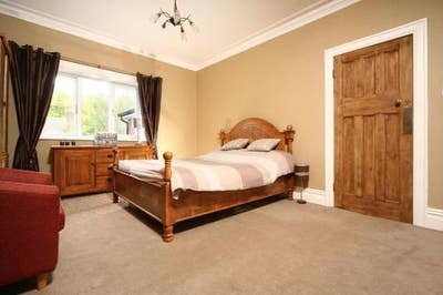 Large 5 Bedroom Semi Detached House in Jesmond Main Photo