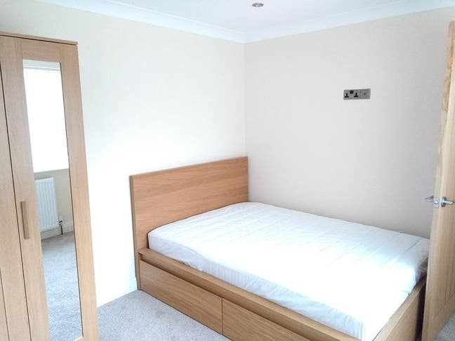 5 minute walk from Longbridge Station Main Photo