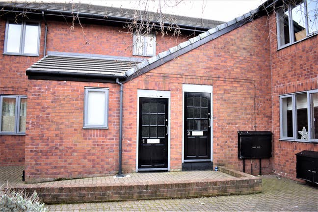 Double En-Suite + Private Parking + Bills Included Main Photo