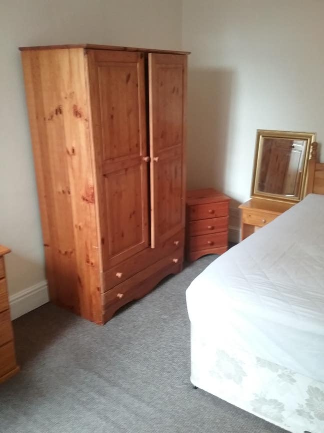 Large double room to let Main Photo