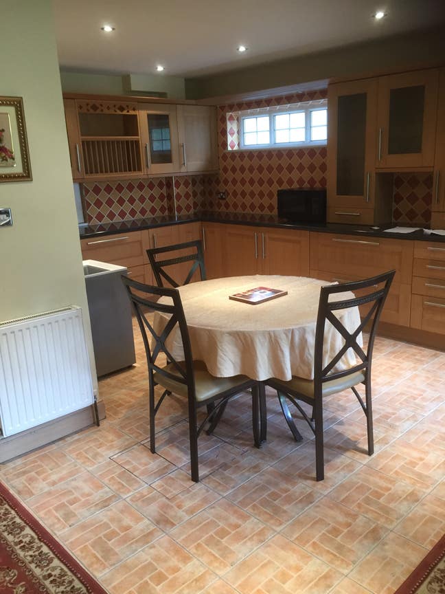 Newly decorated home on market- room to let  Main Photo