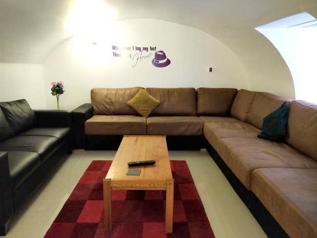 Great self contained Studio * BILLS INC * Main Photo