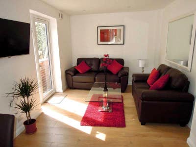 Beautiful room in friendly professional houseshare Main Photo