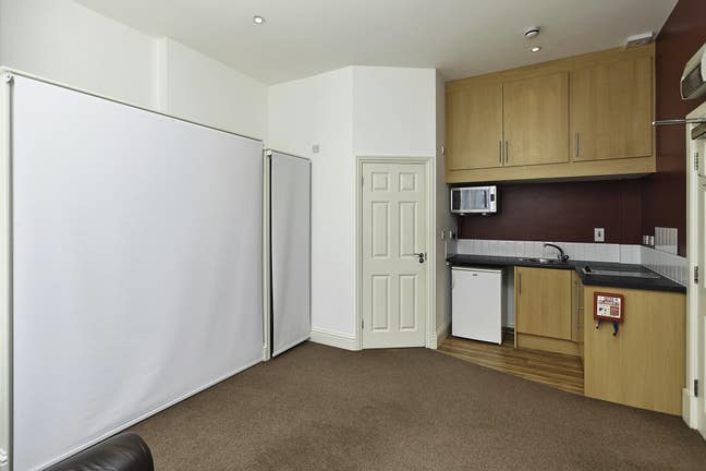 Modern Studio Apartment-15 mins from city (30SRF1) Main Photo