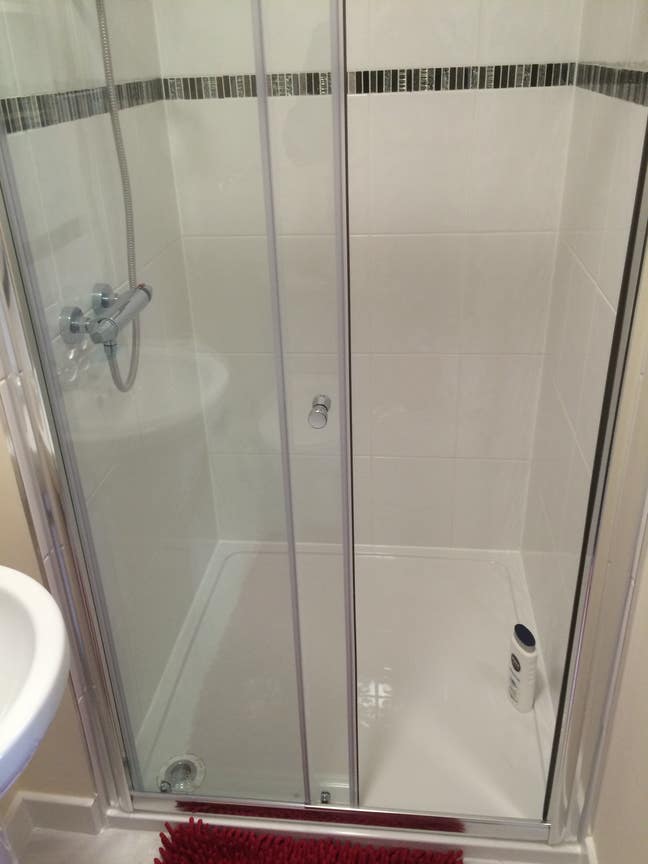 En-suite Bedroom & parking space Main Photo