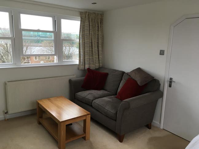 Loft room in Crouch End for female Main Photo