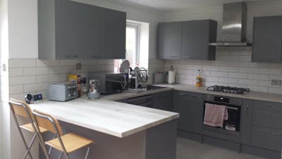 Ensuite Room at renovated property Hounslow Main Photo