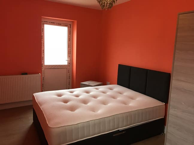 2 bed flat, 1 bed flat, studio flat, double room  Main Photo