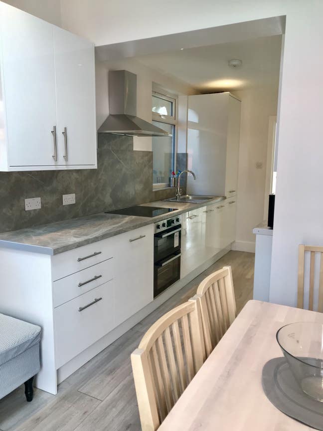 Gorgeous Double Bedroom w En Suite - Garden Room Main Photo