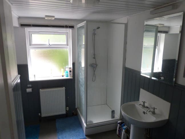 Bright large room in annexe sharing with one other Main Photo