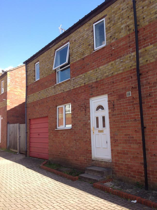 Vacant Single Room Avail 22/09 Main Photo