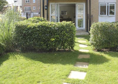 Double room w/ own bathroom, in garden flat Main Photo