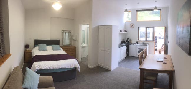 1 Bed Studio Flats, with parking Main Photo