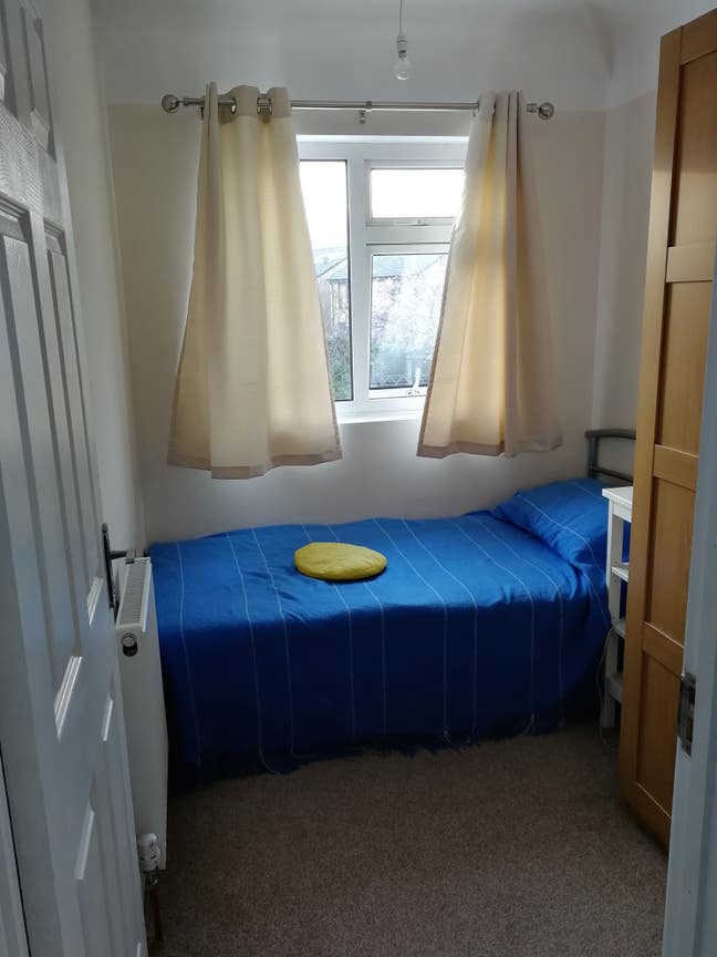 Single Room in Friendly House Main Photo