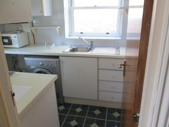 En suite double  room 3 min walk to  tube Station  Main Photo