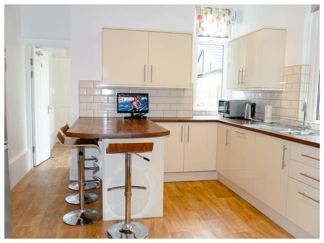 Cosy Double Bedroom near Stockport  Station Main Photo
