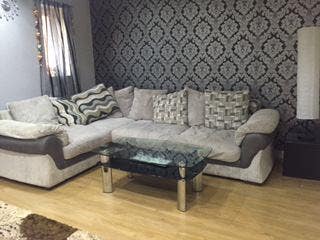 Very spacious room own TV/Fridge in Modern House Main Photo