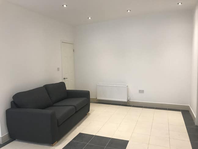 2 bedroom Apartment  Main Photo