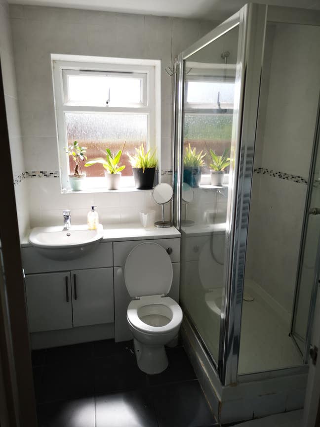 Double Room in lovely shared family Main Photo