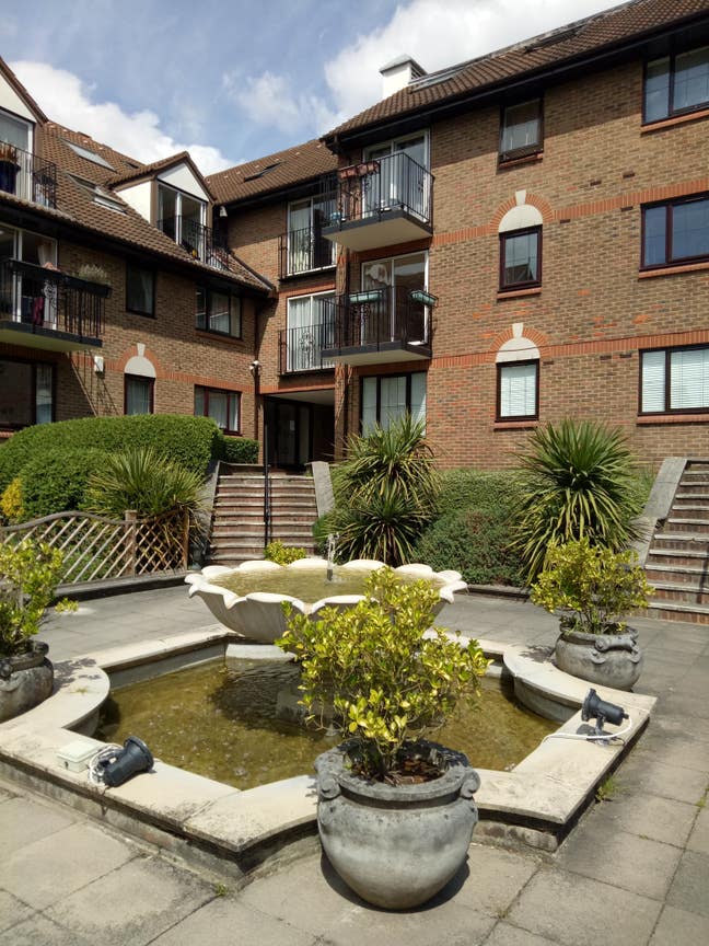 Ensuite bedroom available 3 mins from Purley Tesco Main Photo