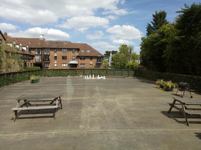 Ensuite bedroom available 3 mins from Purley Tesco Main Photo