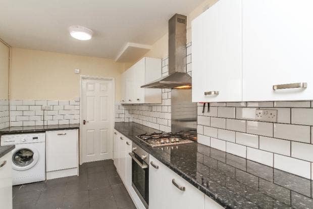 [Milman Road] Room Available - All Bills Included Main Photo