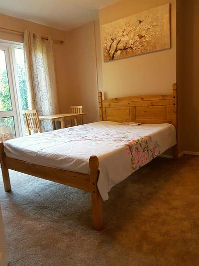Lovely Large Double room /Available Now Main Photo