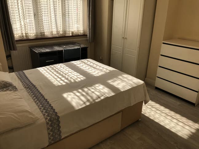 Bright  Double Room Wifi few minutes to Transport  Main Photo