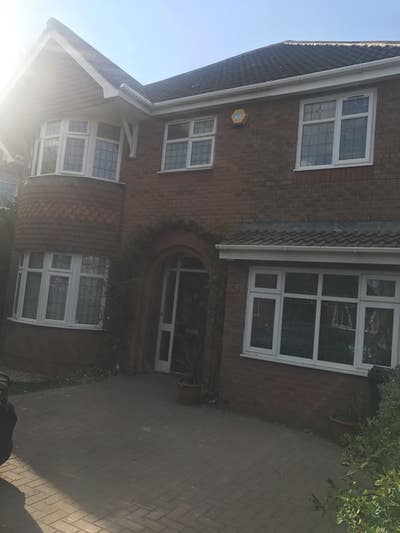 One Double Room in Modern Home Main Photo