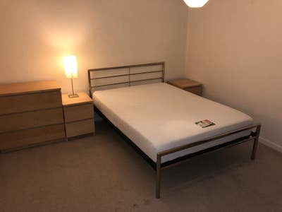Spacious Top Floor Furnished Double Room Main Photo