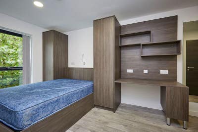 Deluxe Short Term Student Accomodation Inc Bills Main Photo