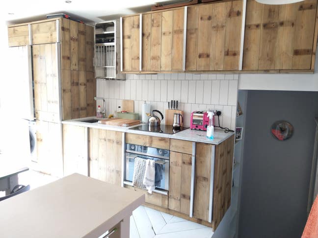 Bright Airy room, in well proportioned, home! Main Photo