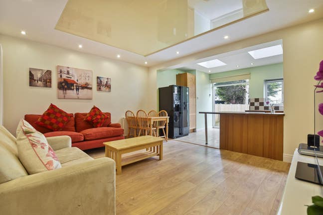 Luxury En-Suite Room – All Bills Included | Young  Main Photo
