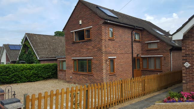 Single Room in Shared House Main Photo