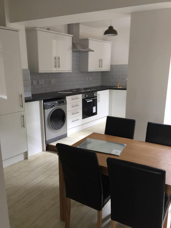 En-suite room in modernised House in Woodseats Main Photo