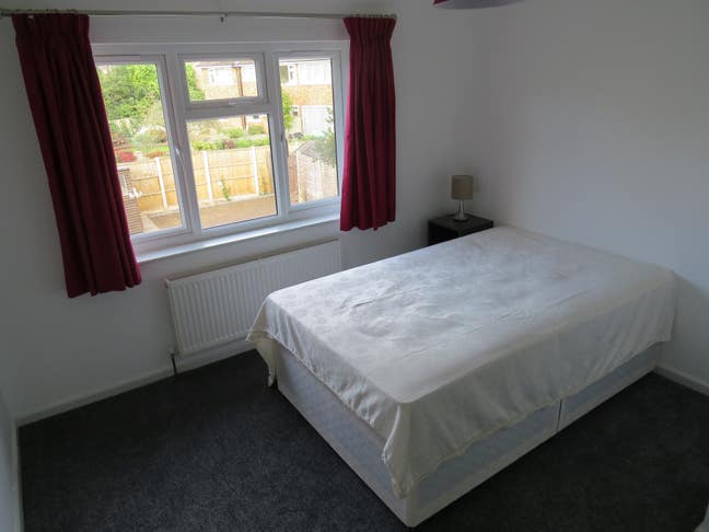 Double room in spacious Sunbury house.  Main Photo