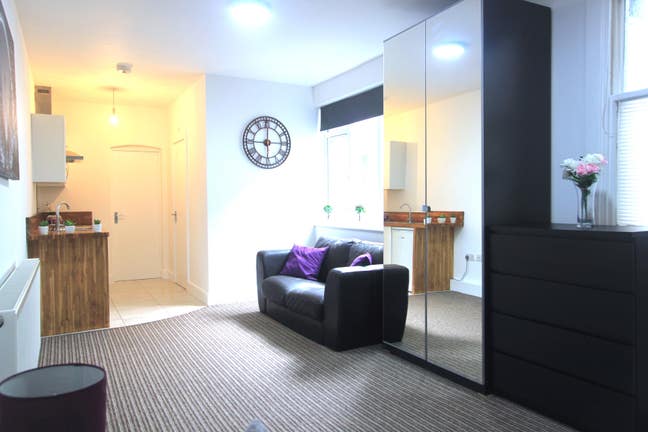 Stylish Inclusive Studio Apartment! Main Photo