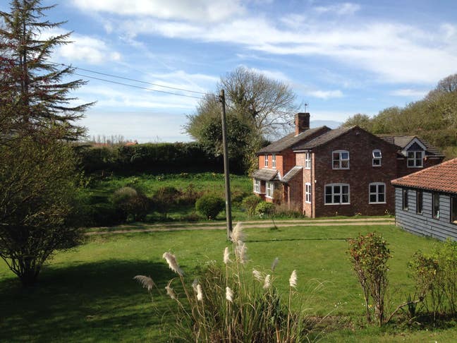 Four bedroom house Main Photo
