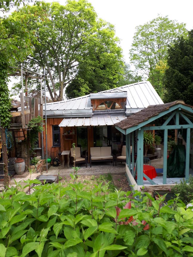 Garden barn flat in back of garden Main Photo