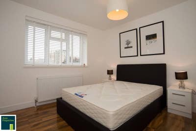 Double rm split-level p/share nxt to river ALL inc Main Photo