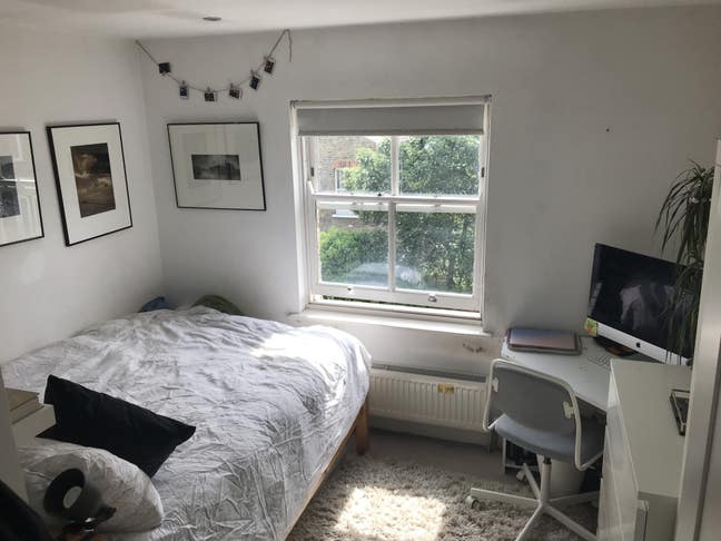  Double bed in good size furnished room Main Photo