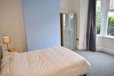 1 great double room in Renovated Victorian House Main Photo