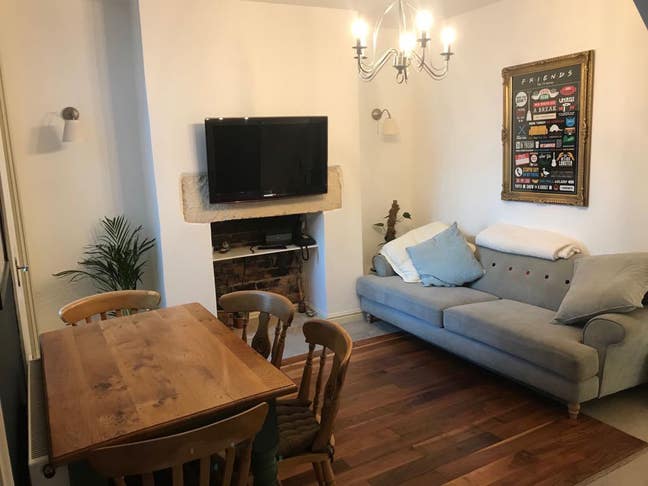 Large Double Room in Comfortable Bath House Main Photo