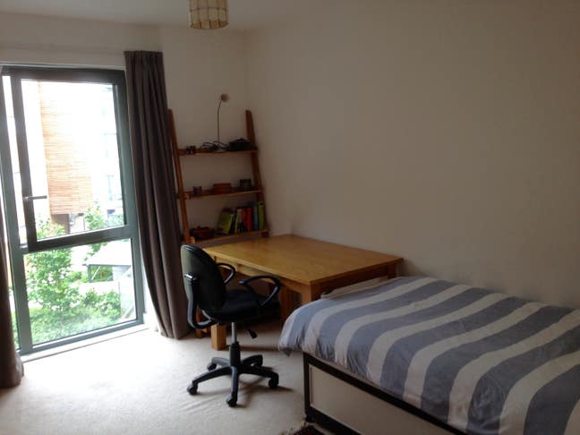 Large single + bathroom in Wapping Wharf Main Photo