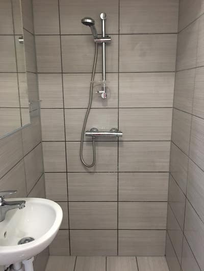 Beautiful double bed +en-suite, all bills included Main Photo