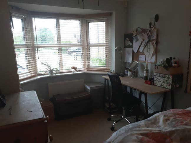 Room to rent in large house - 10 mins walk centre Main Photo