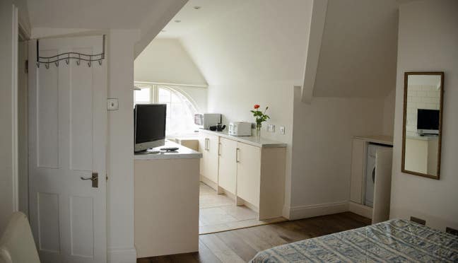 Self contained studio  Main Photo
