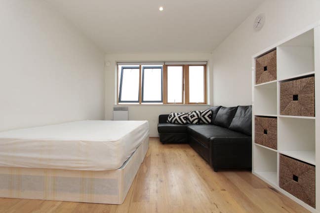 Big Modern Double room available in Bethnal Green  Main Photo